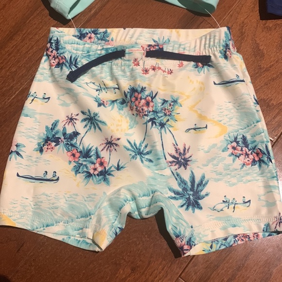 NEW Old Navy Rashguard Set - Picture 2 of 4